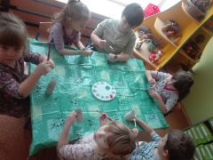 ilustracja do wpisu 
EKOLOGICZNA- BIAŁO- CZERWONA- PRACA PLASTYCZNA