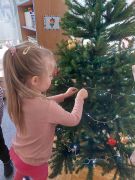 ilustracja do wpisu 
Ubieranie choinki