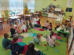 ilustracja do wpisu 
ZABAWY BADAWCZE Z PANIĄ MARTĄ- MAMĄ PIOTRUSIA