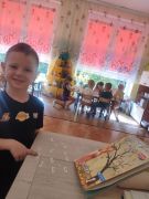 ilustracja do wpisu 
Odszukaj swoje imię- zabawy z literkami- odszukiwanie swojego imienia wg. wzoru- zachęcanie dzieci do poznawania liter