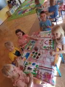 ilustracja do wpisu 
Wrześniowa łąka- praca plastyczna- malowanie farbami- rozwijanie małej motoryki i wyobraźni