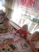 ilustracja do wpisu 
DZIEŃ KROPKI- WYKLEJANIE PLASTELINĄ, STEMPLOWNIE ZA POMOCĄ PĘDZLA I FARBY, WYCINANIE I WYKLEJANIE- ROZWIJANIE UWAGI I WYOBRAŹNI, ROZWIJANIE ZAINTERESOWAŃ PLASTYCZNYCH