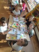 ilustracja do wpisu 
"Jesienne jabłuszko"- praca plastyczna- wydzieranka