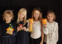 ilustracja do wpisu 
Warzywne kukiełki- kształcenie umiejętności, łączenia ze sobą różnych materiałów, rozwijanie wyobraźni twórczej, inicjatywy i pomysłowości