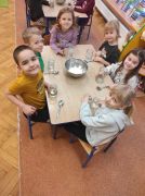 ilustracja do wpisu 
Hodowla kryształków - krystalizacja soli - zabawa badawcza