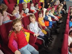 ilustracja do wpisu 
Wycieczka na przedstawienie teatralne Królowa Śniegu w wykonaniu aktorów z Teatru Nowoczesnego