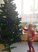 ilustracja do wpisu 
Wspólne ubieranie choinki