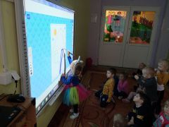 ilustracja do wpisu 
Ćwiczenia grafomotoryczne na tablicy interaktywnej