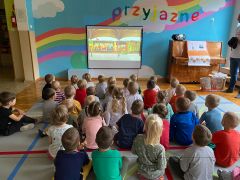 ilustracja do wpisu 
"Bezpieczeństwo na przejeździe kolejowym" - zajęcia edukacyjne