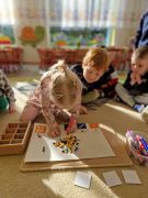 ilustracja do wpisu 
Zabawa matematyczna pt. „Kolorowe pętelki”