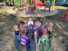 ilustracja do wpisu 
Wesołe zabawy na placu zabaw