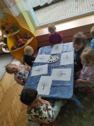 ilustracja do wpisu 
Jesienne drzewo- praca plastyczna- metoda pięciu palców