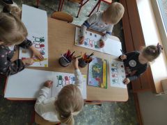 ilustracja do wpisu 
Red, yellow, blue, green- poznajemy kolory- Baby Beetles- Program Dwujęzyczne Przedszkole- Karty Pracy