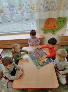 ilustracja do wpisu 
Układamy puzzle- rozwijanie koncentracji uwagi oraz logicznego myślenia