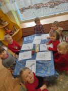 ilustracja do wpisu 
Warzywa- praca plastyczna- wyklejanie plasteliną