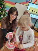 ilustracja do wpisu 
Zajęcia edukacyjne ze studentami stomatologii na temat dbania o higienę jamy ustnej