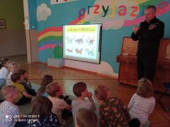 ilustracja do wpisu 
Wizyta Straży Miejskiej wraz z psem pracującym