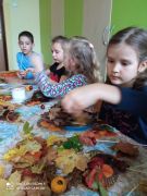 ilustracja do wpisu 
Kwiaty z darów jesieni - prace plastyczne dzieci z koła plastycznego