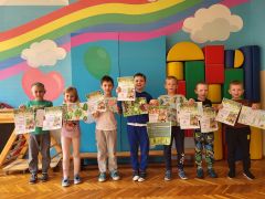 ilustracja do wpisu 
Serdecznie gratulujemy wszystkim dzieciom za udział w akcji Cała Polska rysuje GIGA LAURKĘ dla Strażników Lasów w roku 2025 i życzymy dlaszych sukcesów.🌳🌲🌳🌲