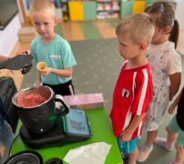 ilustracja do wpisu 
Sorbet truskawkowy🍧🍦🍦🍧 Warsztaty kulinarne przeprowadzone przez Panią Paulinę- mamę naszego Filipa