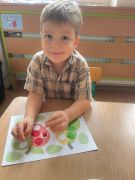 ilustracja do wpisu 
„Jesienne owoce” – praca plastyczna z wykorzystaniem plasteliny🍎🍐🍎🍐