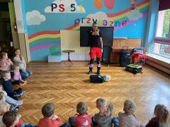 ilustracja do wpisu 
Warsztaty z zakresu udzielania pierwszej pomocy prowadzone przez Grupę Ratowniczą „Nadzieja” 🚑