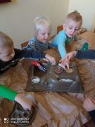 ilustracja do wpisu 
Mądry przedszkolak - "Wielkie bum" Co rozpuszcza się w wodzie?