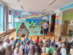 ilustracja do wpisu 
Przedstawienie teatralne "Czerwony kapturek pędzi na ratunek"