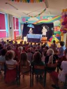 ilustracja do wpisu 
"Nie tylko o brzydkim kaczatku" teatrzyk w wykonaniu aktorów grupy ,,co nieco"